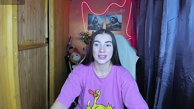 Snapshot of Fiery_Brunette_ chatting on January 4, 9:00 am Fiery Brunette  online show from January 4, 9:00 am