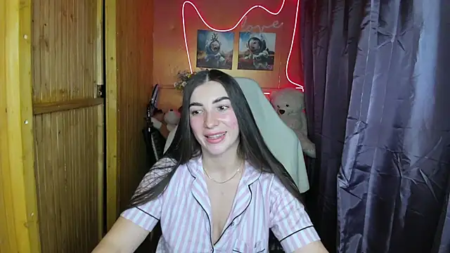 Snapshot of Fiery_Brunette_ chatting on January 4, 12:05 pm Fiery Brunette  online show from January 4, 12:05 pm