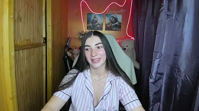 Snapshot of Fiery_Brunette_ chatting on February 9, 10:31 am Fiery Brunette  online show from February 9, 10:31 am