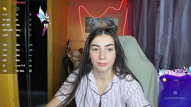 Snapshot of Fiery_Brunette_ chatting on February 17, 6:31 am Fiery Brunette  online show from February 17, 6:31 am