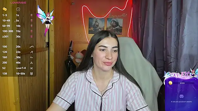 Snapshot of Fiery_Brunette_ chatting on February 19, 5:38 am Fiery Brunette  online show from February 19, 5:38 am