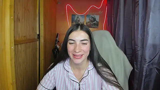 Snapshot of Fiery_Brunette_ chatting on February 19, 9:17 am Fiery Brunette  online show from February 19, 9:17 am