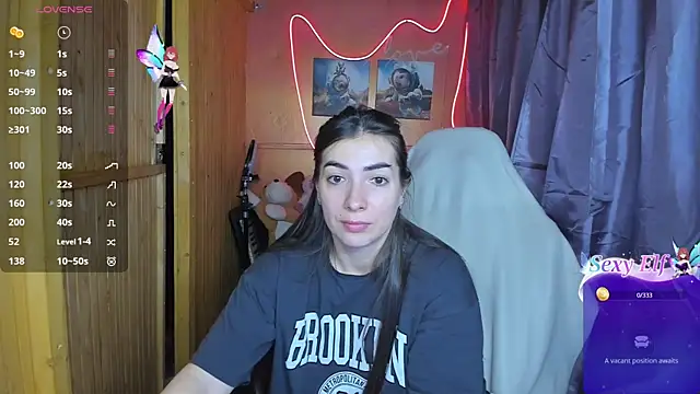 Snapshot of Fiery_Brunette_ chatting on February 22, 4:29 am Fiery Brunette  online show from February 22, 4:29 am