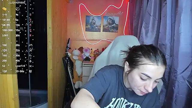 Snapshot of Fiery_Brunette_ chatting on February 24, 6:49 am Fiery Brunette  online show from February 24, 6:49 am