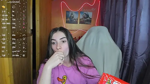 Snapshot of Fiery_Brunette_ chatting on February 24, 3:42 pm Fiery Brunette  online show from February 24, 3:42 pm