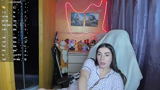 Snapshot of Fiery_Brunette_ chatting on February 27, 4:43 pm Fiery Brunette  online show from February 27, 4:43 pm