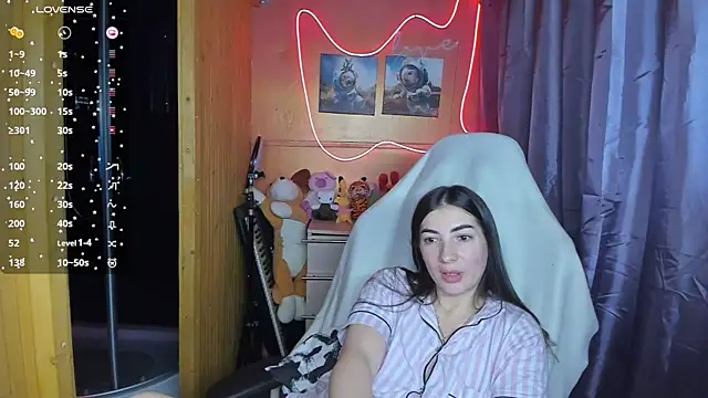 Snapshot of Fiery_Brunette_ chatting on February 28, 4:43 am Fiery Brunette  online show from February 28, 4:43 am