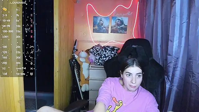 Snapshot of Fiery_Brunette_ chatting on March 6, 1:35 pm Fiery Brunette  online show from March 6, 1:35 pm