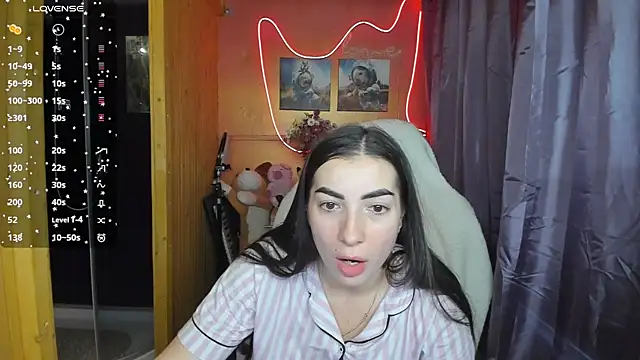 Snapshot of Fiery_Brunette_ chatting on March 20, 5:24 am Fiery Brunette  online show from March 20, 5:24 am