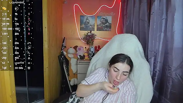 Snapshot of Fiery_Brunette_ chatting on March 20, 10:32 am Fiery Brunette  online show from March 20, 10:32 am