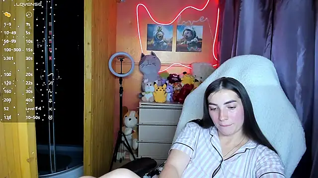 Snapshot of Fiery_Brunette_ chatting on September 18, 9:44 am Fiery Brunette  online show from September 18, 9:44 am