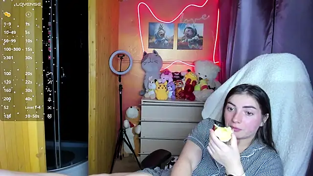 Snapshot of Fiery_Brunette_ chatting on October 12, 2:27 pm Fiery Brunette  online show from October 12, 2:27 pm