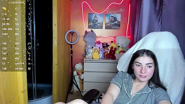 Snapshot of Fiery_Brunette_ chatting on October 14, 8:37 am Fiery Brunette  online show from October 14, 8:37 am