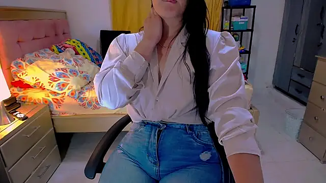 BitterMomXxx online show from April 12, 4:23 pm