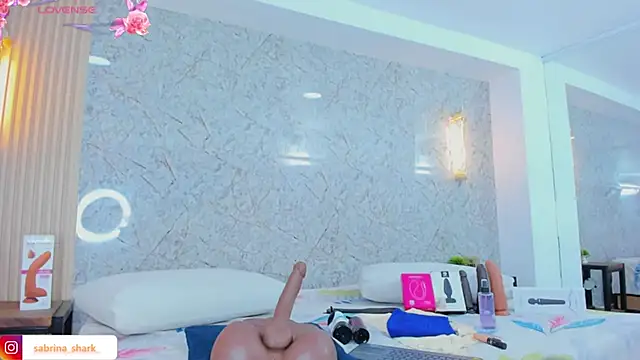 Snapshot of sabrina_shark_ chatting on November 19, 3:17 am sabrina shark online show from November 19, 3:17 am