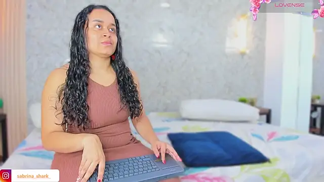 Snapshot of sabrina_shark_ chatting on December 3, 3:03 am sabrina shark online show from December 3, 3:03 am