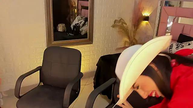 catalina  23 online show from January 14, 10:55 pm