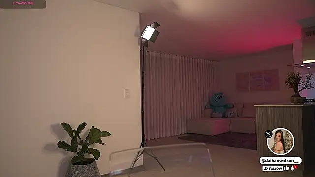 Snapshot of Daihanwatson_ chatting on February 21, 3:18 am Daihanwatson online show from February 21, 3:18 am