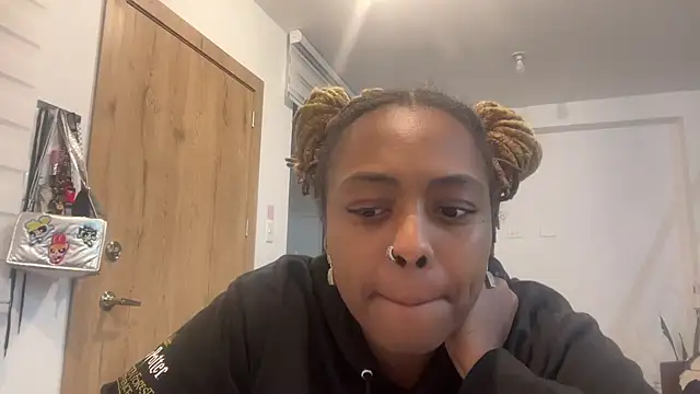 ChocolateCakeQueen online show from October 30, 12:12 am