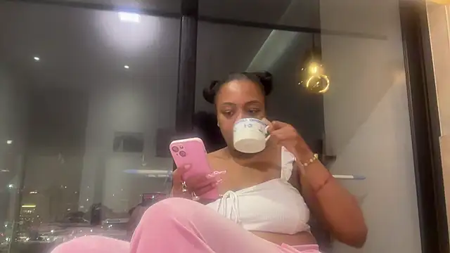 Snapshot of ChocolateCakeQueen chatting on June 25, 1:38 am ChocolateCakeQueen online show from June 25, 1:38 am