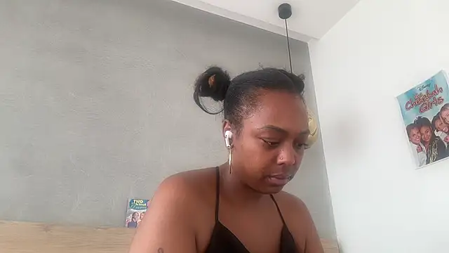 Snapshot of ChocolateCakeQueen chatting on June 25, 2:43 pm ChocolateCakeQueen online show from June 25, 2:43 pm