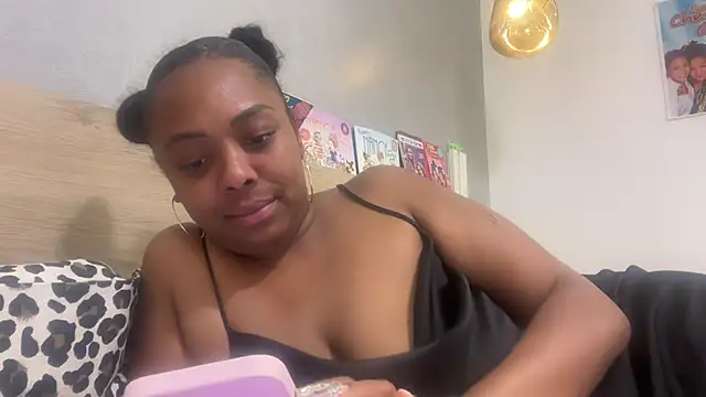 Snapshot of ChocolateCakeQueen chatting on June 26, 2:49 am ChocolateCakeQueen online show from June 26, 2:49 am