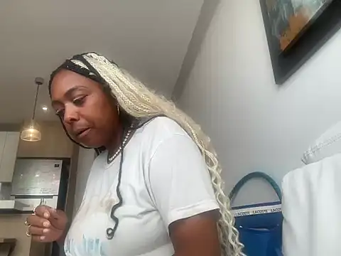 Snapshot of ChocolateCakeQueen chatting on July 10, 1:25 pm ChocolateCakeQueen online show from July 10, 1:25 pm