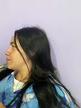 Snapshot of hannahb-e chatting on January 21, 10:30 pm hannahb-e online show from January 21, 10:30 pm