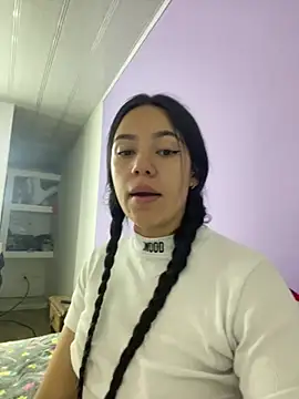 Snapshot of hannahb-e chatting on January 27, 11:22 pm hannahb-e online show from January 27, 11:22 pm