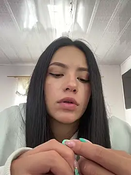 Snapshot of hannahb-e chatting on February 1, 4:44 pm hannahb-e online show from February 1, 4:44 pm