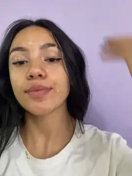 Snapshot of hannahb-e chatting on February 17, 9:08 pm hannahb-e online show from February 17, 9:08 pm
