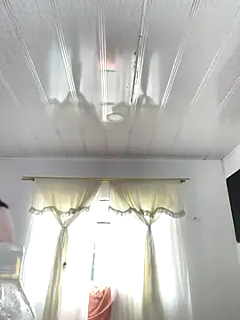 Snapshot of hannahb-e chatting on September 9, 1:32 pm hannahb-e online show from September 9, 1:32 pm