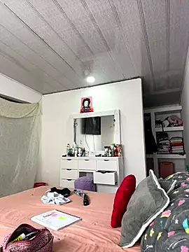 hannahb-e online show from October 25, 2:35 pm