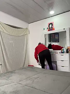 hannahb-e online show from November 25, 7:36 pm