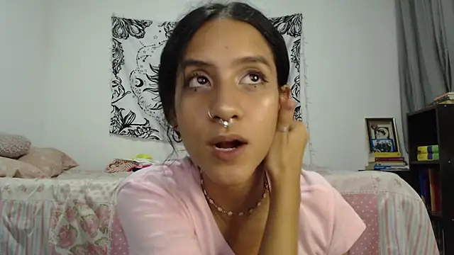 Snapshot of AlinaWoolf_ chatting on December 4, 2:42 am AlinaWoolf  online show from December 4, 2:42 am