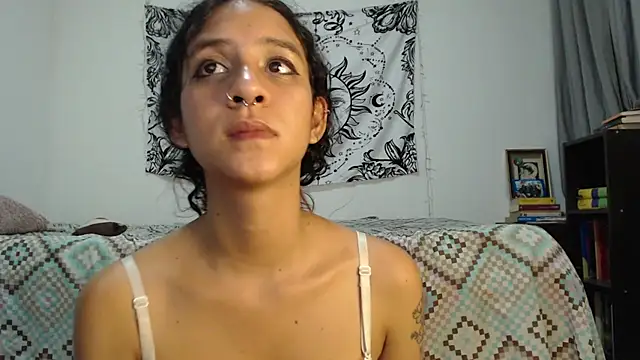 Snapshot of AlinaWoolf_ chatting on December 11, 5:53 am AlinaWoolf  online show from December 11, 5:53 am