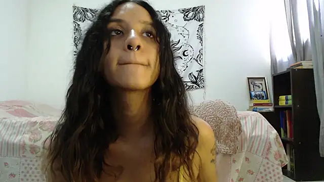 Snapshot of AlinaWoolf_ chatting on January 28, 5:00 am AlinaWoolf  online show from January 28, 5:00 am