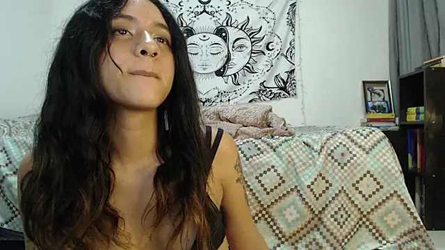 Snapshot of AlinaWoolf_ chatting on February 2, 6:48 am AlinaWoolf  online show from February 2, 6:48 am