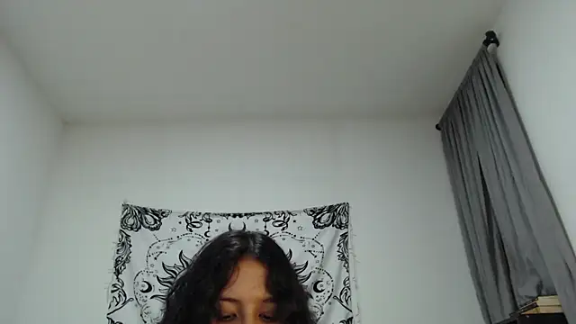 Snapshot of AlinaWoolf_ chatting on March 8, 4:45 am AlinaWoolf  online show from March 8, 4:45 am