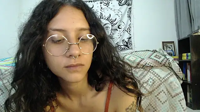 Snapshot of AlinaWoolf_ chatting on March 8, 7:49 am AlinaWoolf  online show from March 8, 7:49 am