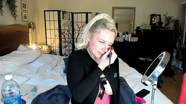 Snapshot of AlwaysAffirming chatting on October 22, 8:52 pm AlwaysAffirming online show from October 22, 8:52 pm