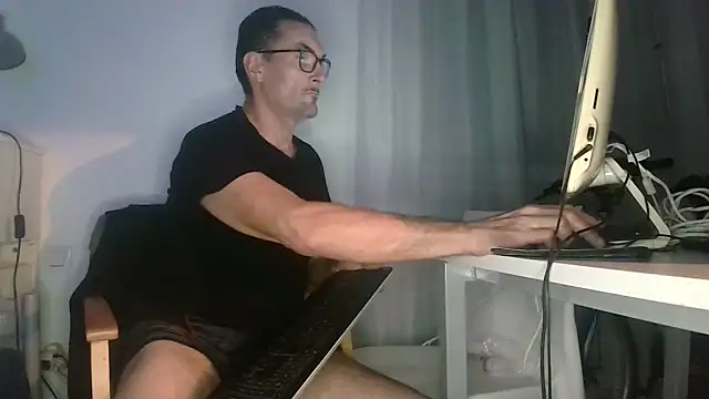 Snapshot of francky-libertin chatting on January 18, 12:57 am francky-libertin online show from January 18, 12:57 am