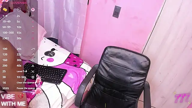 Snapshot of shenielxx chatting on June 15, 3:31 am shenielxx online show from June 15, 3:31 am
