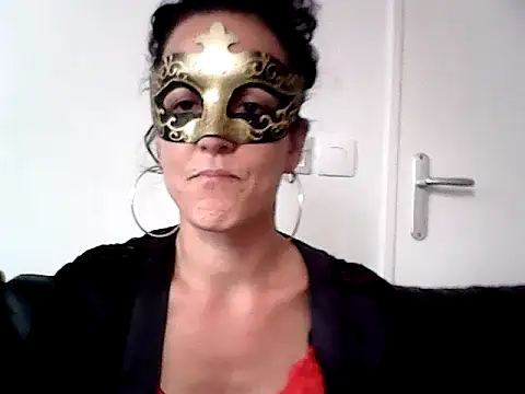 Snapshot of Masquegirlmysterious chatting on October 3, 12:24 pm Masquegirlmysterious online show from October 3, 12:24 pm