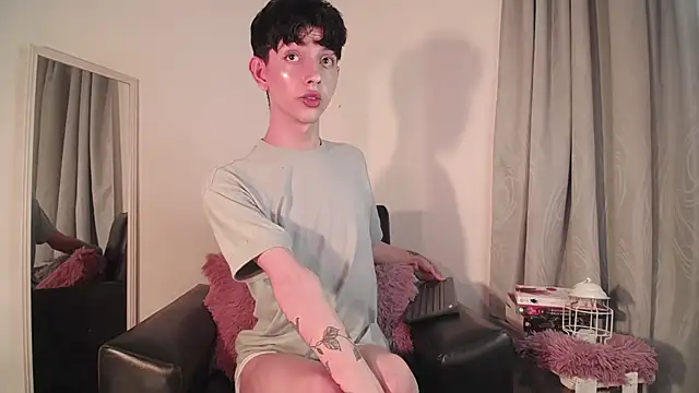 Snapshot of lyamthommpson chatting on February 10, 1:46 am lyamthommpson online show from February 10, 1:46 am