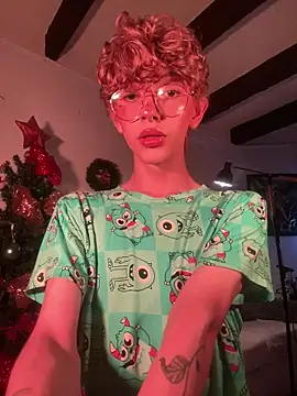 Snapshot of lyamthommpson chatting on December 17, 8:15 pm lyamthommpson online show from December 17, 8:15 pm