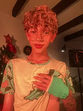 Snapshot of lyamthommpson chatting on December 18, 7:31 pm lyamthommpson online show from December 18, 7:31 pm