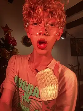 Snapshot of lyamthommpson chatting on December 19, 9:11 pm lyamthommpson online show from December 19, 9:11 pm