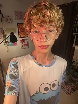 Snapshot of lyamthommpson chatting on February 9, 3:21 am lyamthommpson online show from February 9, 3:21 am