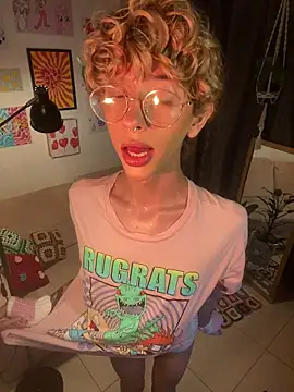 Snapshot of lyamthommpson chatting on February 11, 3:55 am lyamthommpson online show from February 11, 3:55 am